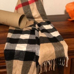Cashmere Burberry scarf